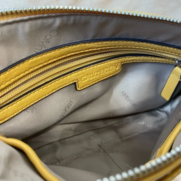 Beautiful Yellow Calvin Klein shoulder strap purse RN54163 CA57151 - Picture 3 of 8